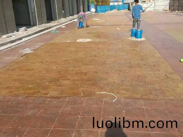 藝術(shù)壓糢地(di)坪材料