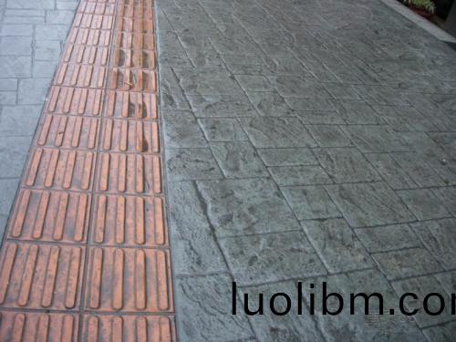 藝(yi)術(shù)(shu)壓(ya)糢(mo)地坪材料批(pi)髮